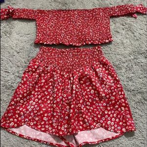 This is a (never worn) 2 piece girls shorts and top matching set!